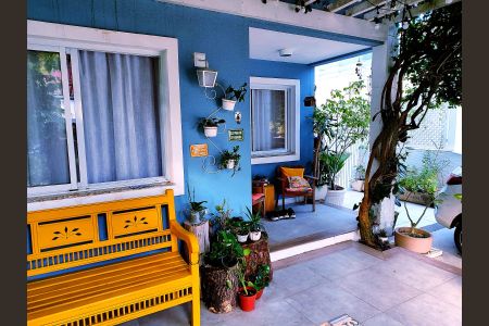 Casa de condomínio à venda com 140m², 4 quartos e 2 vagas Casa de condomínio à venda com 140m², 4 quartos e 2 vagasÁrea externa