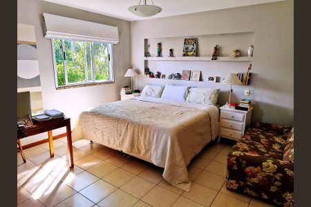 Casa de condomínio à venda com 140m², 4 quartos e 2 vagas Casa de condomínio à venda com 140m², 4 quartos e 2 vagasQuarto