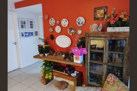 Casa de condomínio à venda com 140m², 4 quartos e 2 vagas Casa de condomínio à venda com 140m², 4 quartos e 2 vagasSala