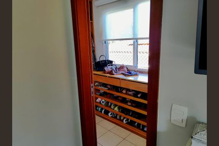 Casa de condomínio à venda com 140m², 4 quartos e 2 vagas Casa de condomínio à venda com 140m², 4 quartos e 2 vagasQuarto