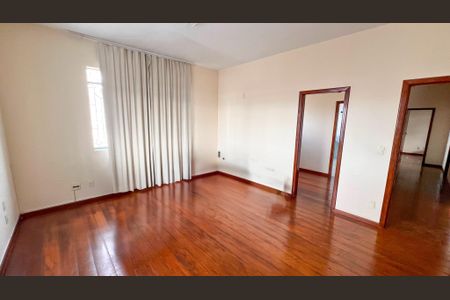 Casa à venda com 508m², 5 quartos e 8 vagasSala