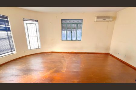 Casa à venda com 508m², 5 quartos e 8 vagasSala