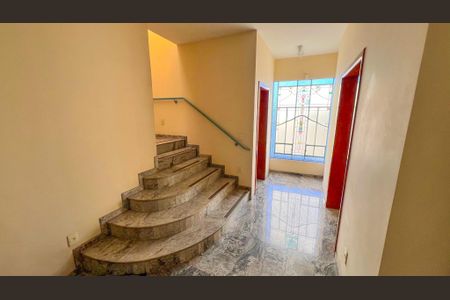 Casa à venda com 508m², 5 quartos e 8 vagasSala