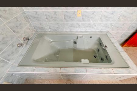 Casa à venda com 508m², 5 quartos e 8 vagasBanheiro /Suite