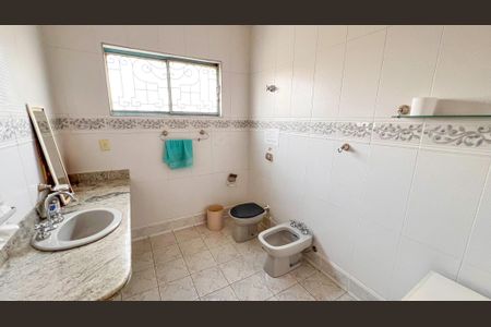 Casa à venda com 508m², 5 quartos e 8 vagasBanheiro /Suite