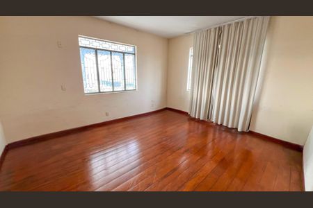 Casa à venda com 508m², 5 quartos e 8 vagasSala