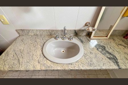 Casa à venda com 508m², 5 quartos e 8 vagasBanheiro 