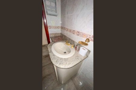 Casa à venda com 508m², 5 quartos e 8 vagasBanheiro 