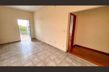 Casa à venda com 508m², 5 quartos e 8 vagasSala