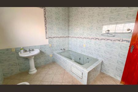 Casa à venda com 508m², 5 quartos e 8 vagasBanheiro /Suite