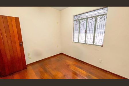 Casa à venda com 508m², 5 quartos e 8 vagasQuarto 2