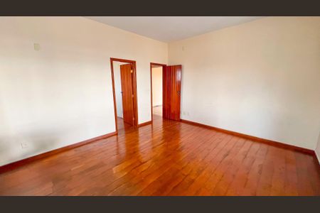 Casa à venda com 508m², 5 quartos e 8 vagasSala