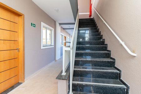 Apartamento à venda com 44m², 2 quartos e sem vaga Apartamento à venda com 44m², 2 quartos e sem vagaEscada