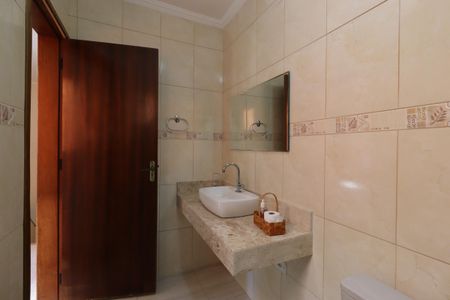 Casa à venda com 187m², 3 quartos e 4 vagasBanheiro Social