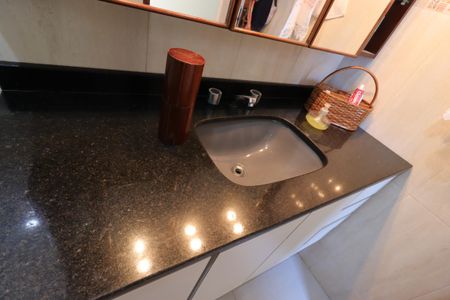 Casa à venda com 187m², 3 quartos e 4 vagasBanheiro da Suíte - Pia