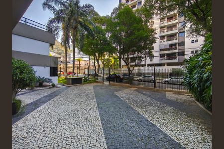 Apartamento à venda com 103m², 2 quartos e 1 vaga Apartamento à venda com 103m², 2 quartos e 1 vagaFachada e portaria