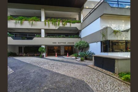 Apartamento à venda com 103m², 2 quartos e 1 vaga Apartamento à venda com 103m², 2 quartos e 1 vagaFachada e portaria