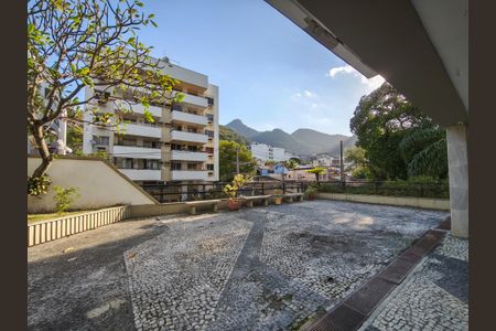 Apartamento à venda com 103m², 2 quartos e 1 vaga Apartamento à venda com 103m², 2 quartos e 1 vagaÁrea comum - Playground