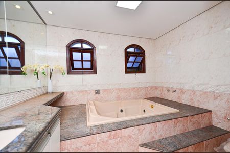 Casa à venda com 400m², 5 quartos e 4 vagas Casa à venda com 400m², 5 quartos e 4 vagasBanheiro Suite