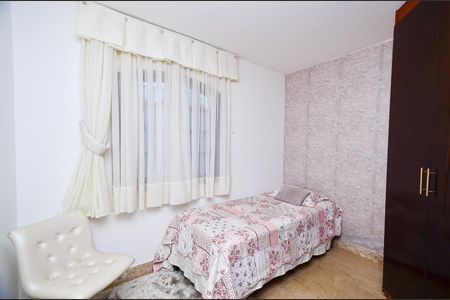 Casa à venda com 400m², 5 quartos e 4 vagas Casa à venda com 400m², 5 quartos e 4 vagasQuarto 2