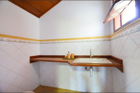 Casa à venda com 400m², 5 quartos e 4 vagas Casa à venda com 400m², 5 quartos e 4 vagasLavabo