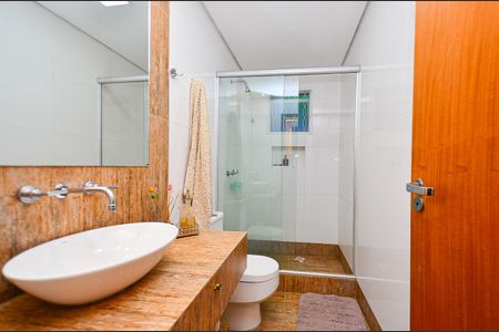 Casa à venda com 400m², 5 quartos e 4 vagas Casa à venda com 400m², 5 quartos e 4 vagasBanheiro Social