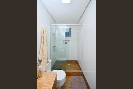 Casa à venda com 400m², 5 quartos e 4 vagas Casa à venda com 400m², 5 quartos e 4 vagasBanheiro Social