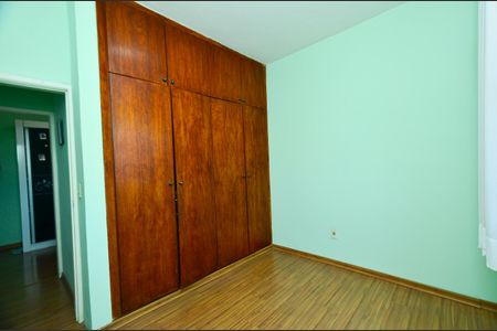 Casa à venda com 400m², 5 quartos e 4 vagas Casa à venda com 400m², 5 quartos e 4 vagasQuarto 3 - casa 2