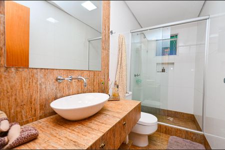 Casa à venda com 400m², 5 quartos e 4 vagas Casa à venda com 400m², 5 quartos e 4 vagasBanheiro Social