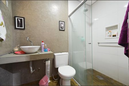 Casa à venda com 400m², 5 quartos e 4 vagas Casa à venda com 400m², 5 quartos e 4 vagasBanheiro 1 - casa 2