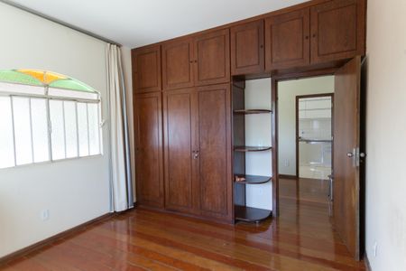 Casa à venda com 153m², 2 quartos e 4 vagasCasa 1 - Quarto