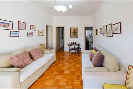 Casa à venda com 200m², 4 quartos e 3 vagasSala
