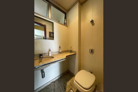 Apartamento à venda com 476m², 4 quartos e 4 vagasBanheiro 1