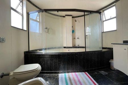 Apartamento à venda com 476m², 4 quartos e 4 vagasBanheiro 2