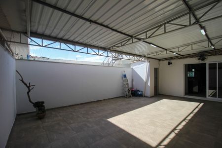 Casa para alugar com 200m², 3 quartos e 2 vagas Casa para alugar com 200m², 3 quartos e 2 vagasEspaço Gourmet