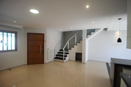 Casa para alugar com 200m², 3 quartos e 2 vagas Casa para alugar com 200m², 3 quartos e 2 vagasSala