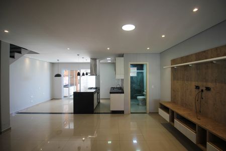 Casa para alugar com 200m², 3 quartos e 2 vagas Casa para alugar com 200m², 3 quartos e 2 vagasSala