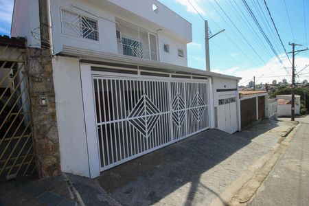 Casa para alugar com 200m², 3 quartos e 2 vagas Casa para alugar com 200m², 3 quartos e 2 vagasFachada