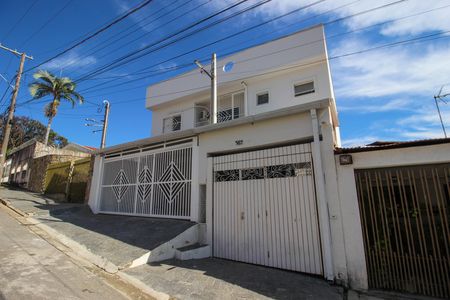 Casa para alugar com 200m², 3 quartos e 2 vagas Casa para alugar com 200m², 3 quartos e 2 vagasFachada