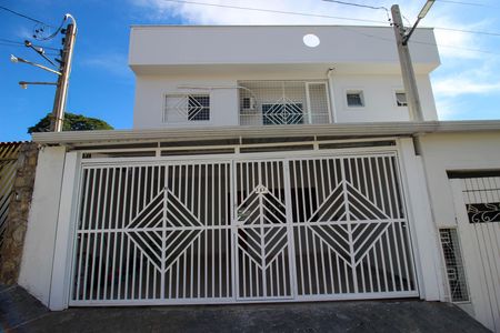 Casa para alugar com 200m², 3 quartos e 2 vagas Casa para alugar com 200m², 3 quartos e 2 vagasFachada