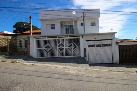 Casa para alugar com 200m², 3 quartos e 2 vagas Casa para alugar com 200m², 3 quartos e 2 vagasFachada