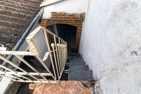 Casa à venda com 180m², 2 quartos e 2 vagasEscada