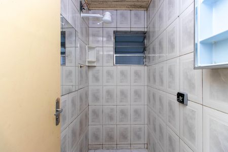 Casa à venda com 180m², 2 quartos e 2 vagasBanheiro