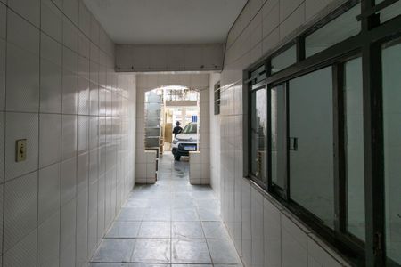 Casa à venda com 180m², 2 quartos e 2 vagasCorredor externo