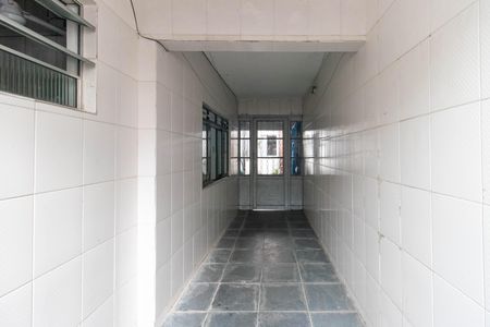 Casa à venda com 180m², 2 quartos e 2 vagasCorredor externo