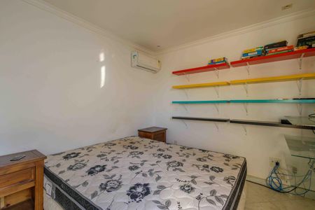 Apartamento à venda com 80m², 3 quartos e 2 vagas Apartamento à venda com 80m², 3 quartos e 2 vagasSuíte