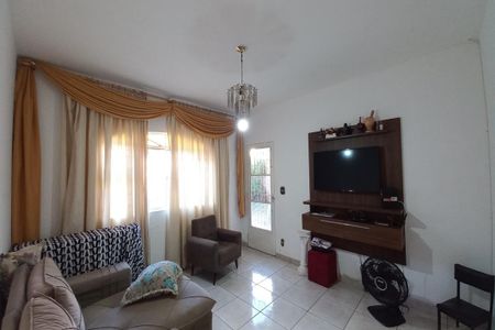 Casa à venda com 220m², 3 quartos e 3 vagasSala