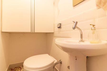 Apartamento à venda com 77m², 3 quartos e 2 vagasBanheiro de Serviço