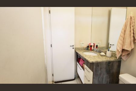 Apartamento à venda com 76m², 2 quartos e 2 vagasBanheiro da Suíte