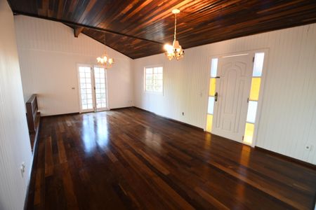 Casa de condomínio à venda com 300m², 3 quartos e 4 vagasSala